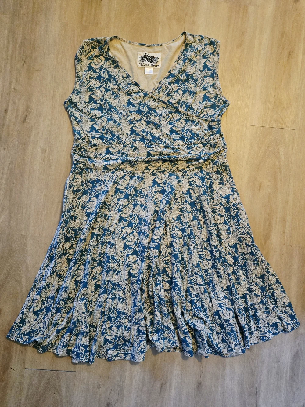 Effie's Heart Plus Size Dress In Botanical Bird Print - Picture 1 of 6